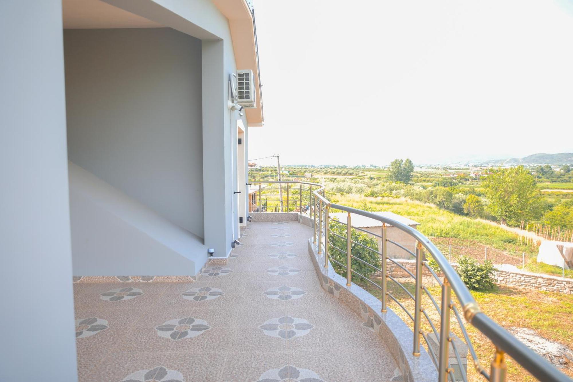 Amla'S Villa Berat Luaran gambar