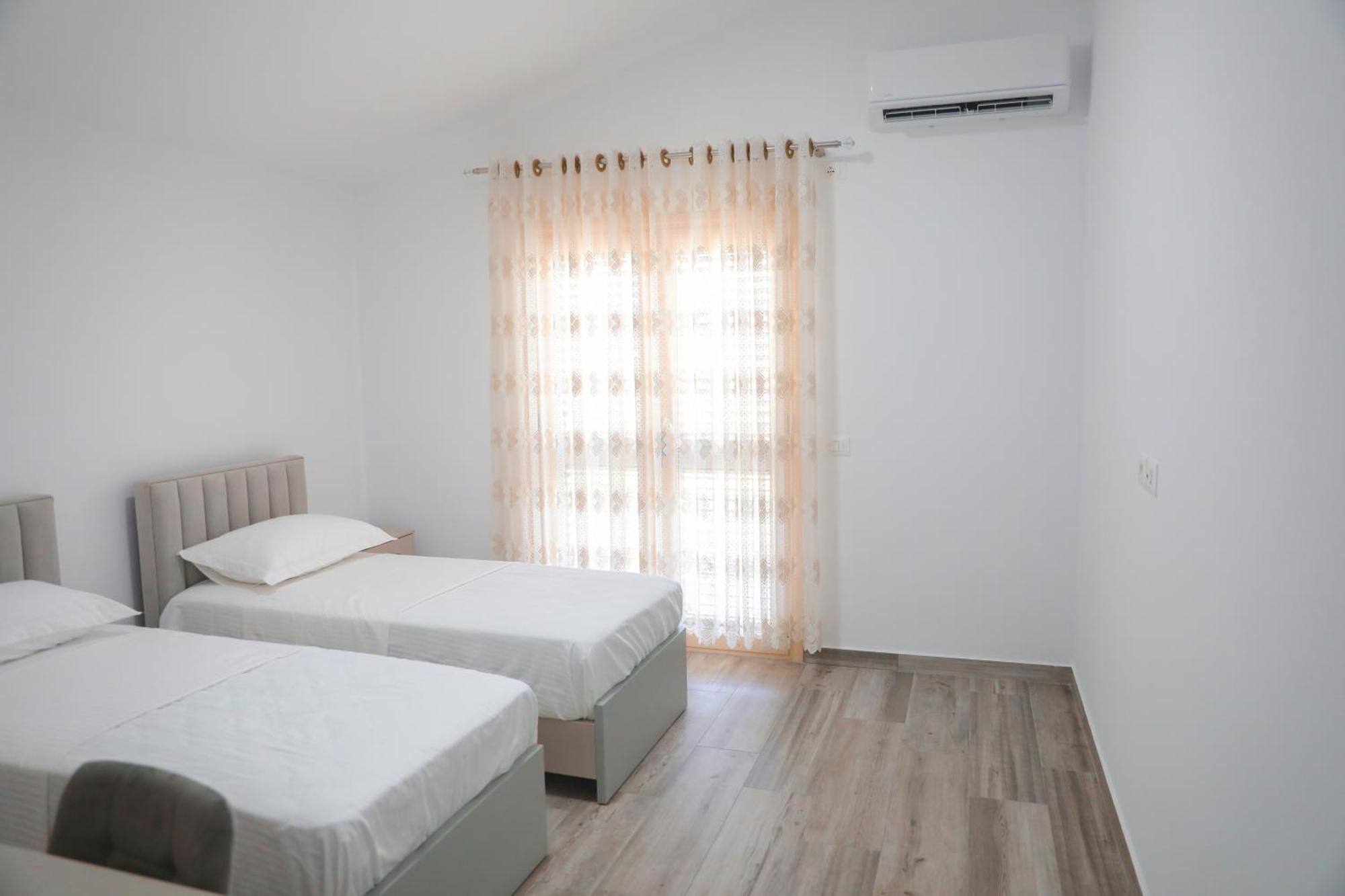 Amla'S Villa Berat Luaran gambar